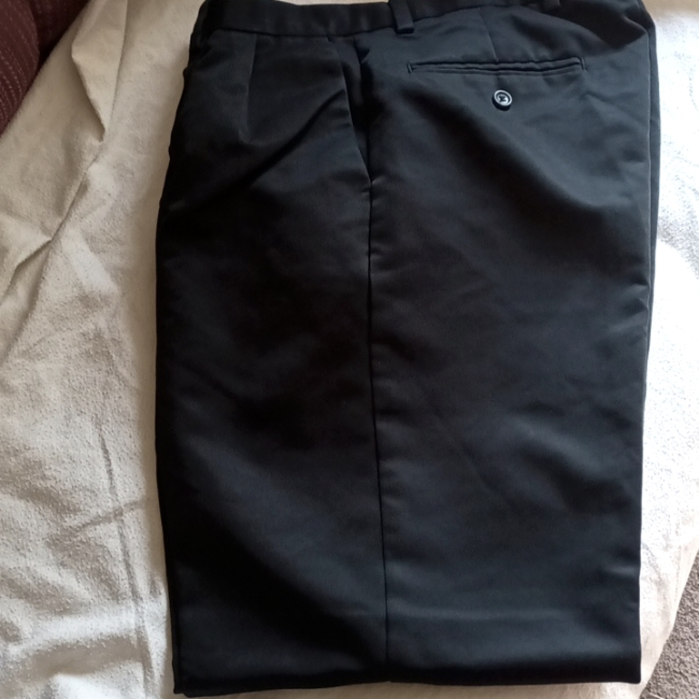 Men's Dockers Recode  black dress pants 33 x 32 length